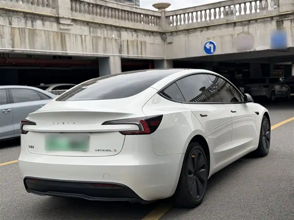 Tesla Model 3 2023 — фото 11