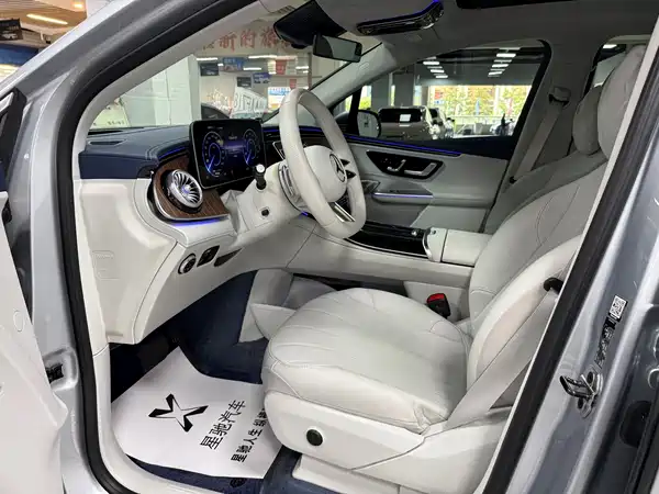 Mercedes-Benz EQE SUV 2025