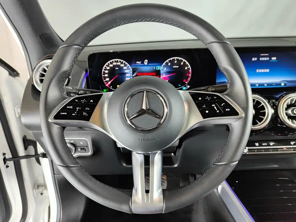 Mercedes-Benz GLB 2024 — фото 11