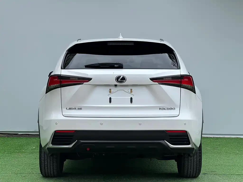 Lexus NX 2021 — фото 8