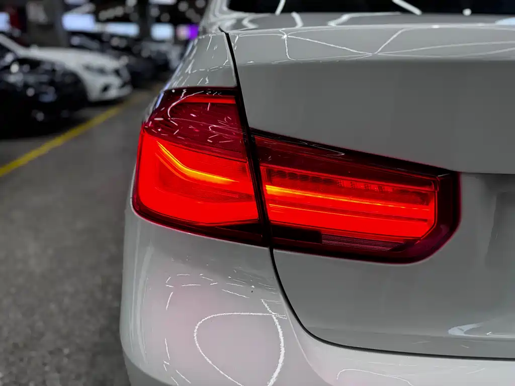BMW 3 Series 2018 — фото 7