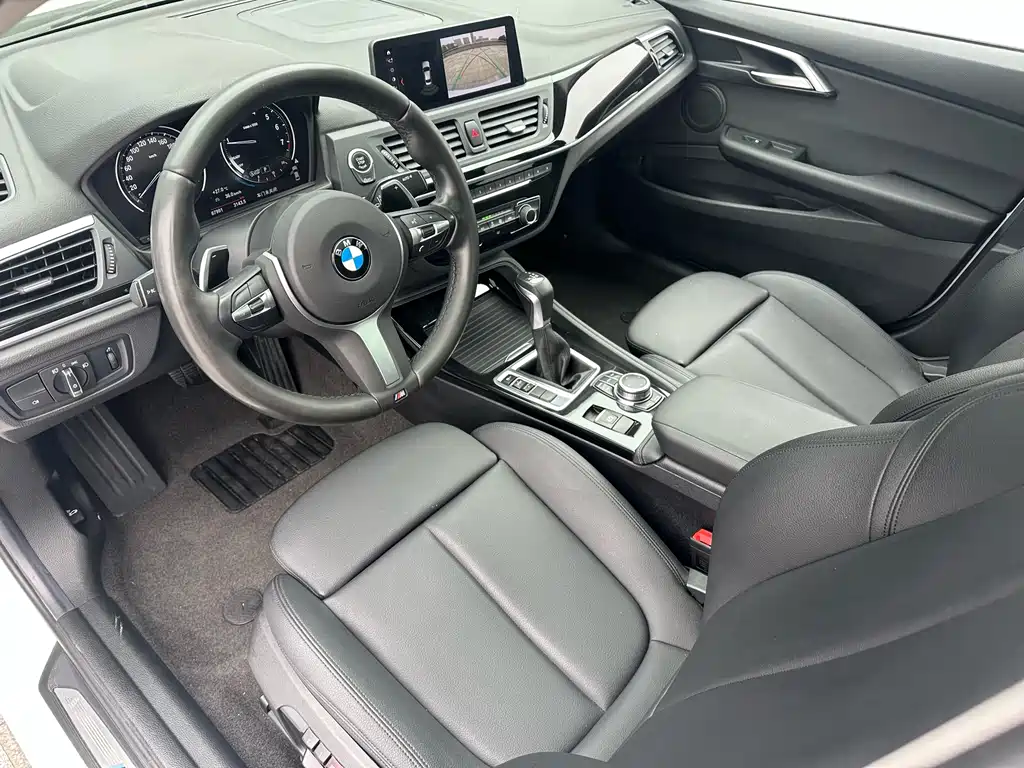 BMW 1 Series 2019 — фото 10