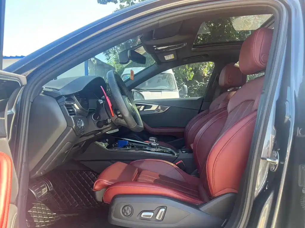 Audi A4L 2025
