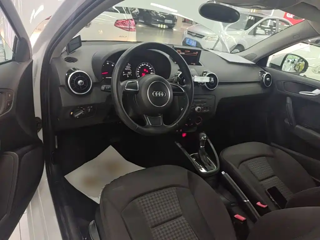 Audi A1 2015 — фото 10