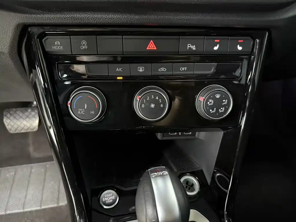 Volkswagen T-Roc 2023 — фото 15