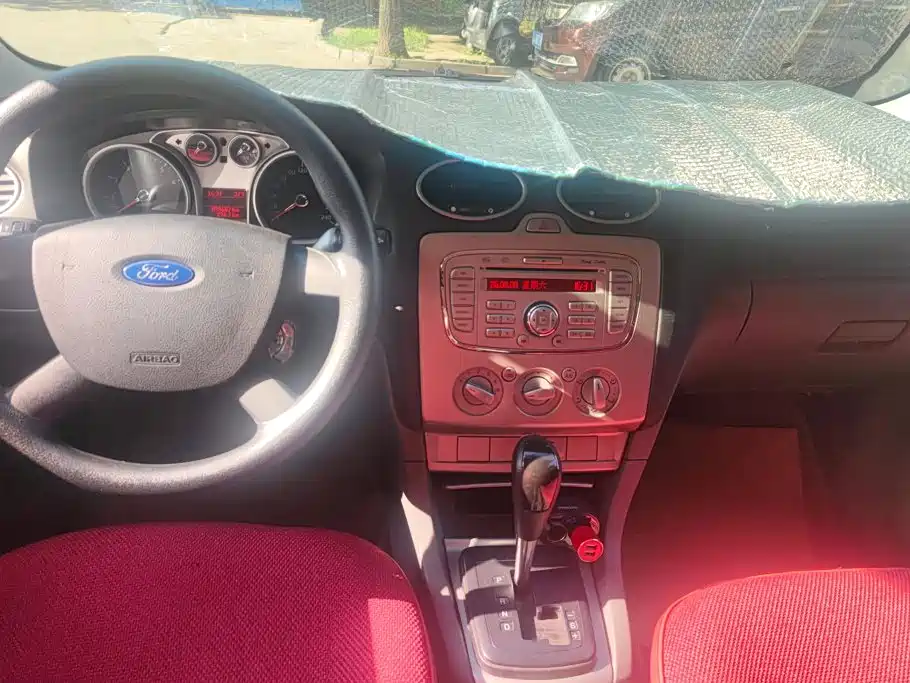 Ford Focus 2013 — фото 11