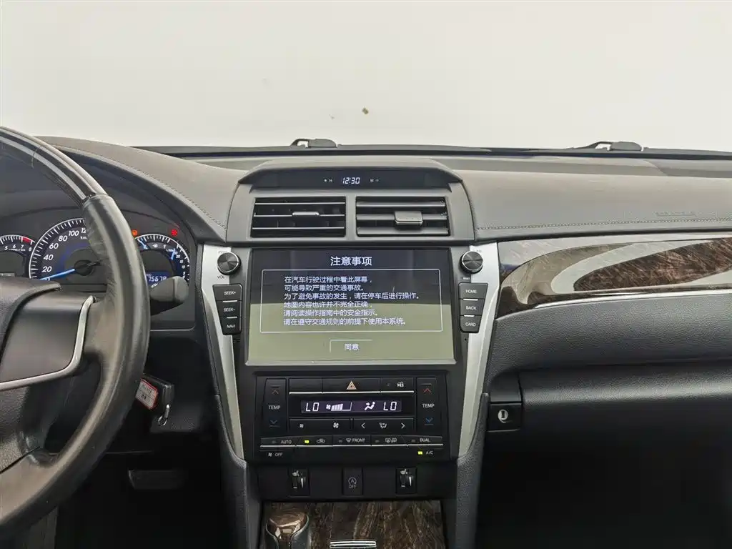 Toyota Camry 2017 — фото 12