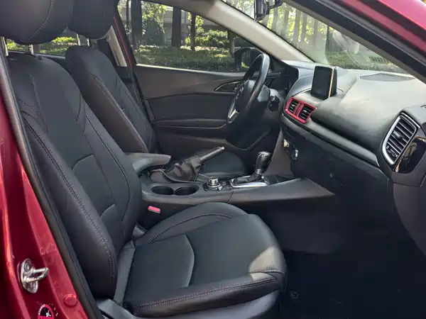 Mazda 3 Axela 2015