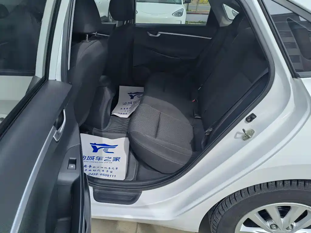 Hyundai Elantra 2017 — фото 13