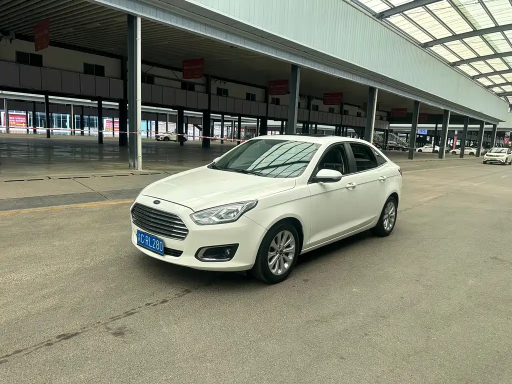 Ford Escort 2015 — фото 1