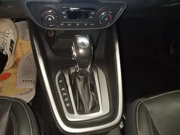 Ford Escort 2015