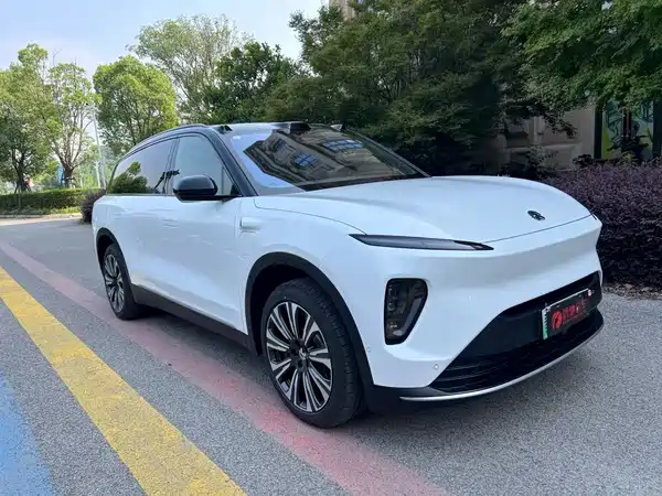 NIO ES8 2024