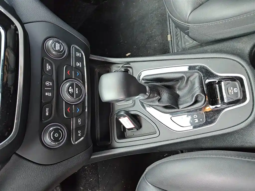 Jeep Cherokee 2019 — фото 10