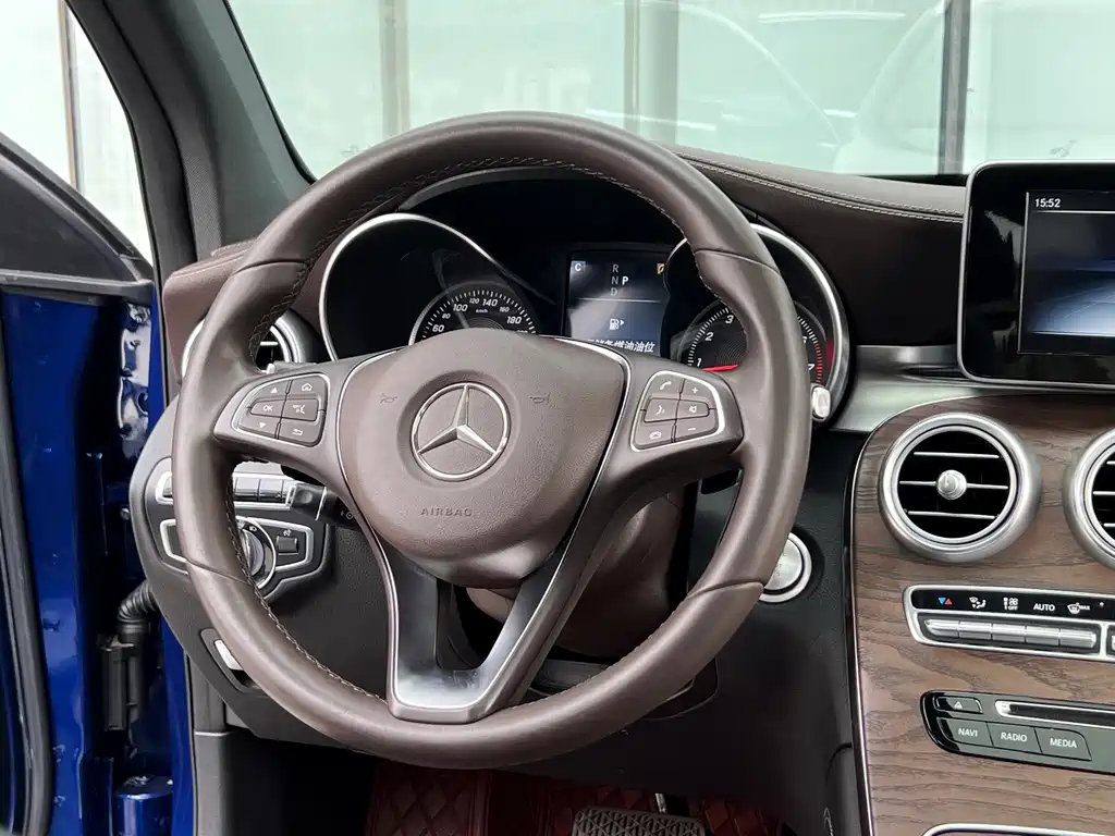 Mercedes-Benz GLC 2016 — фото 15