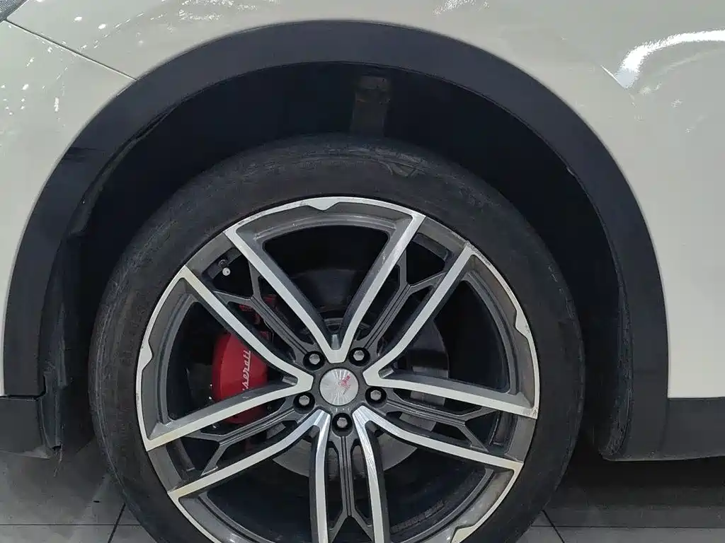 Maserati Levante 2019 — фото 13