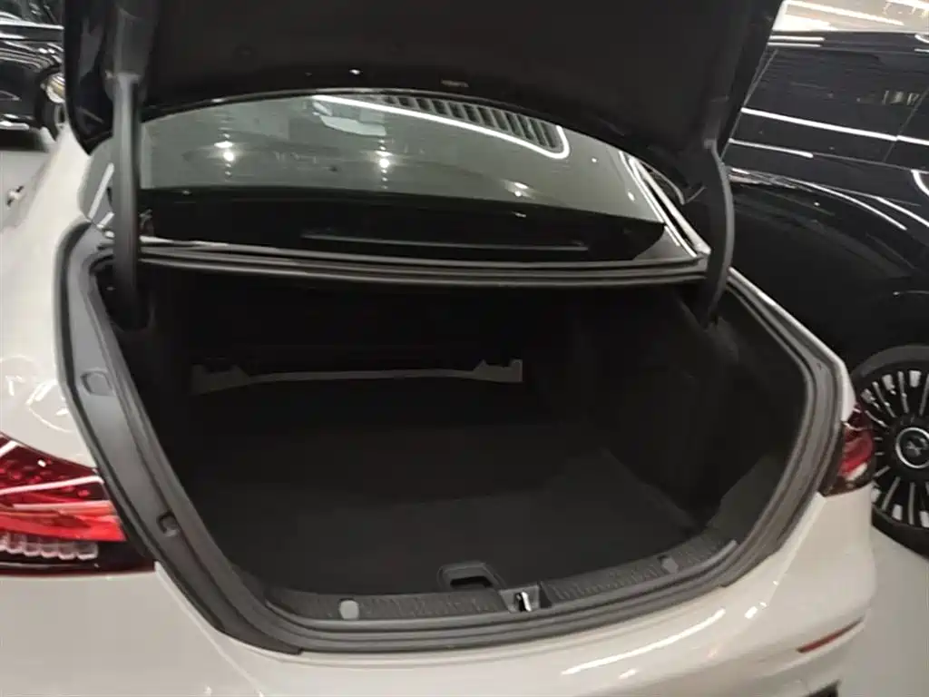 Mercedes-Benz E-Class 2020 — фото 19