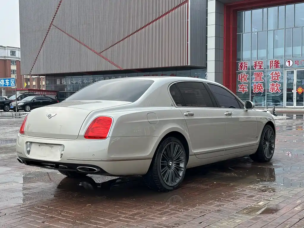 Bentley Flying Spur 2011 — фото 10
