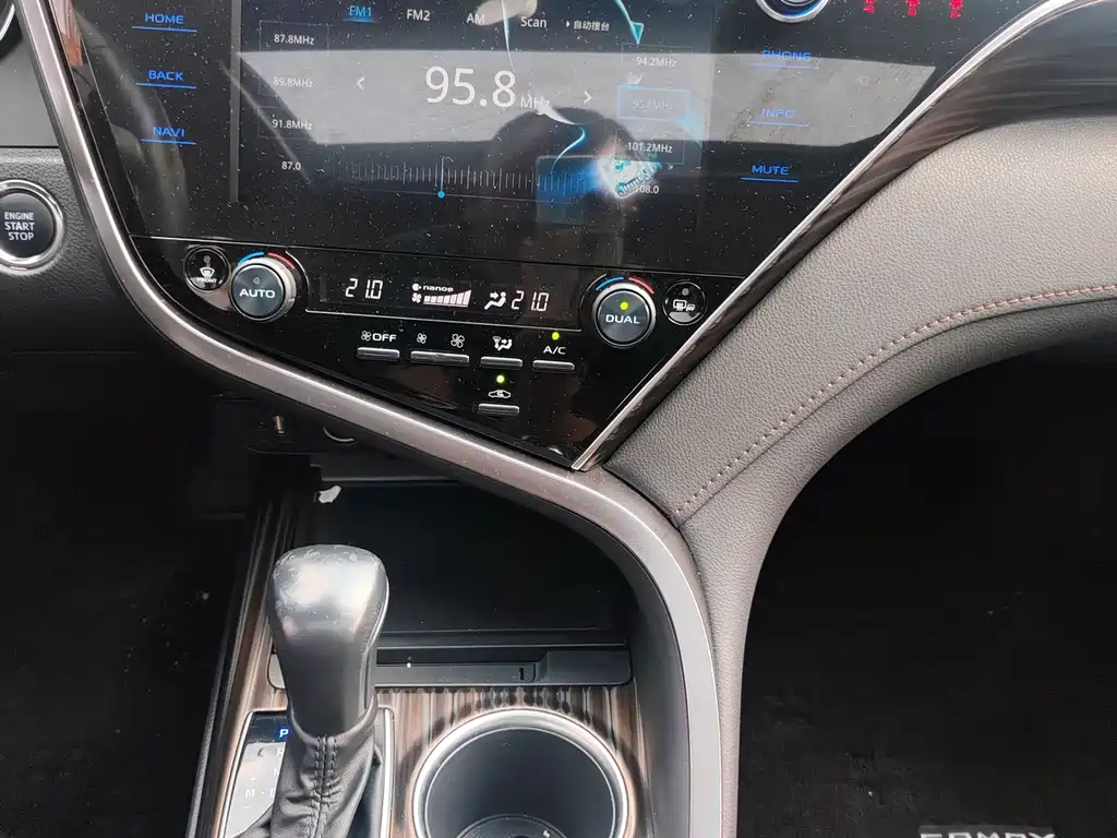 Toyota Camry 2021 — фото 26