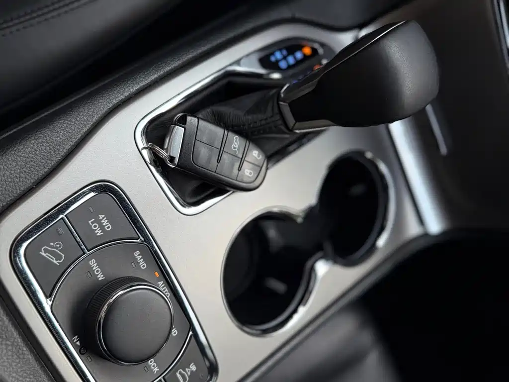 Jeep Grand Cherokee 2020 — фото 15