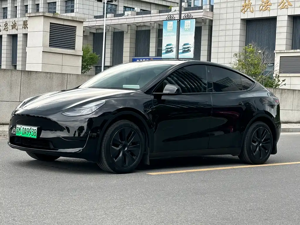 Tesla Model Y 2024 — фото 1
