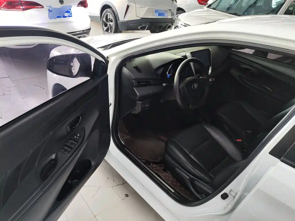Toyota Yaris L 2018 — фото 16