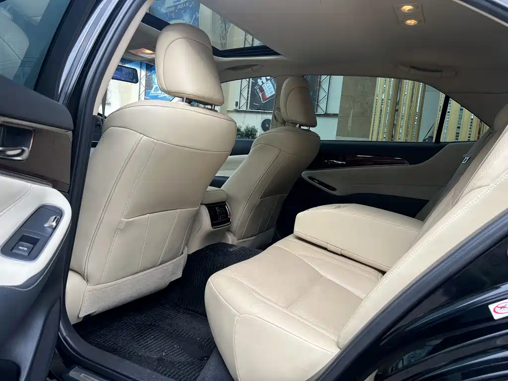Toyota Crown 2016 — фото 10