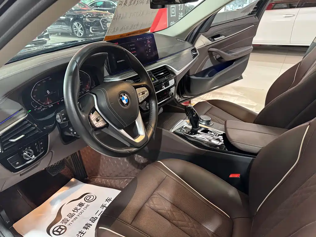 BMW 5 Series 2020 — фото 17