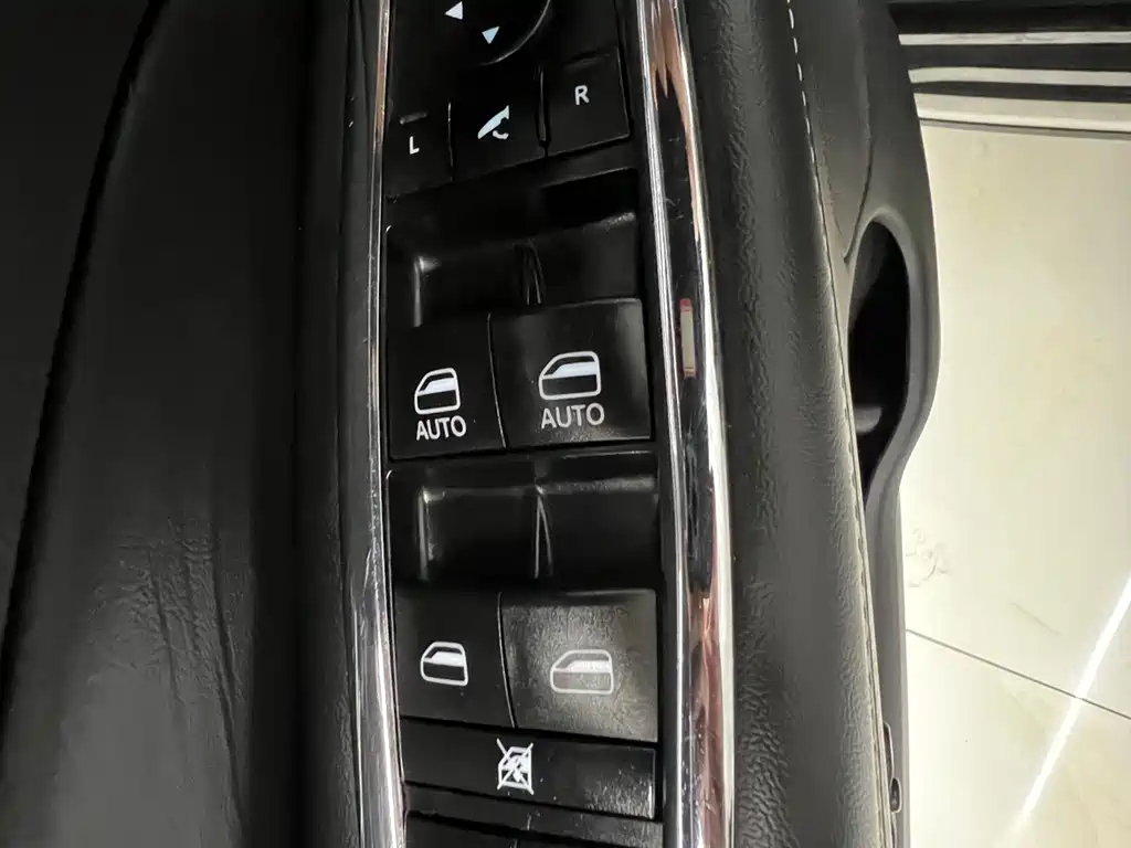 Jeep Grand Cherokee 2017 — фото 19