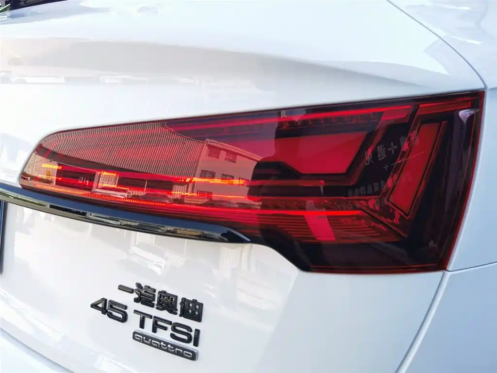 Audi Q5L Sportback 2023 — фото 30