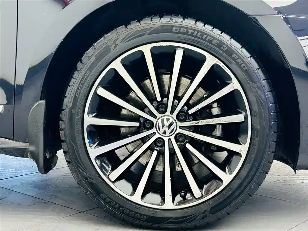 Volkswagen Passat 2014 — фото 10
