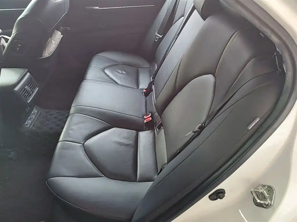 Toyota Camry 2020 — фото 17