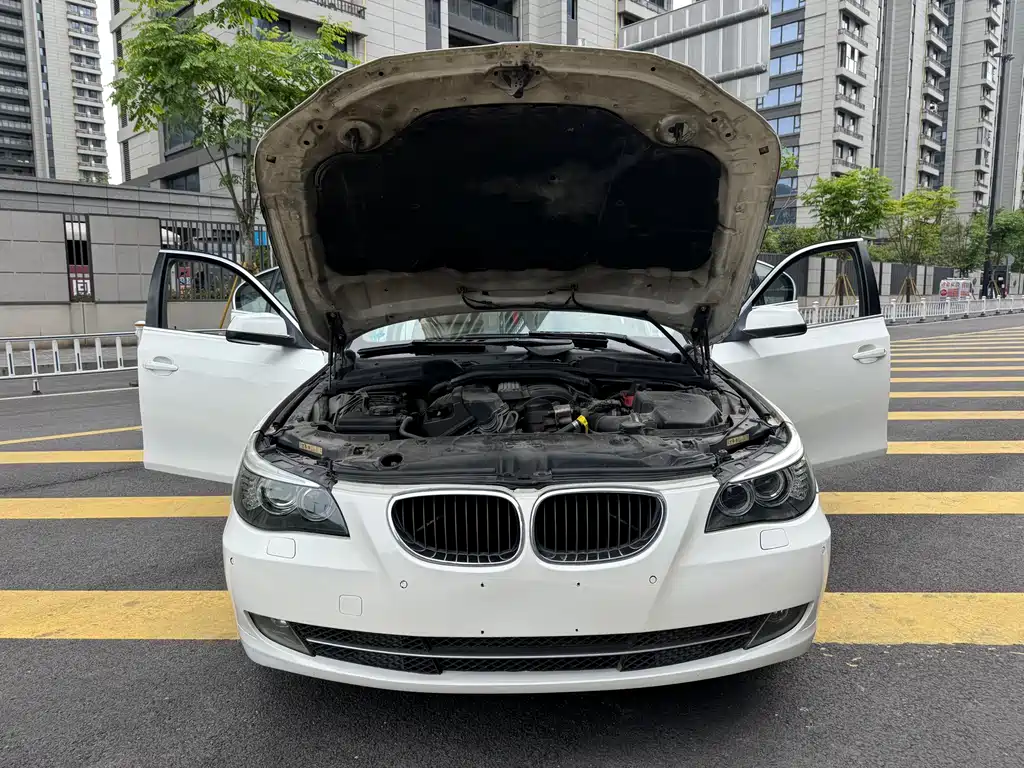 BMW 5 Series 2009 — фото 15