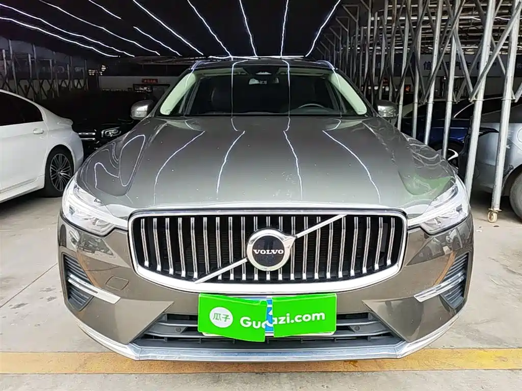 Volvo XC60 2022 — фото 3