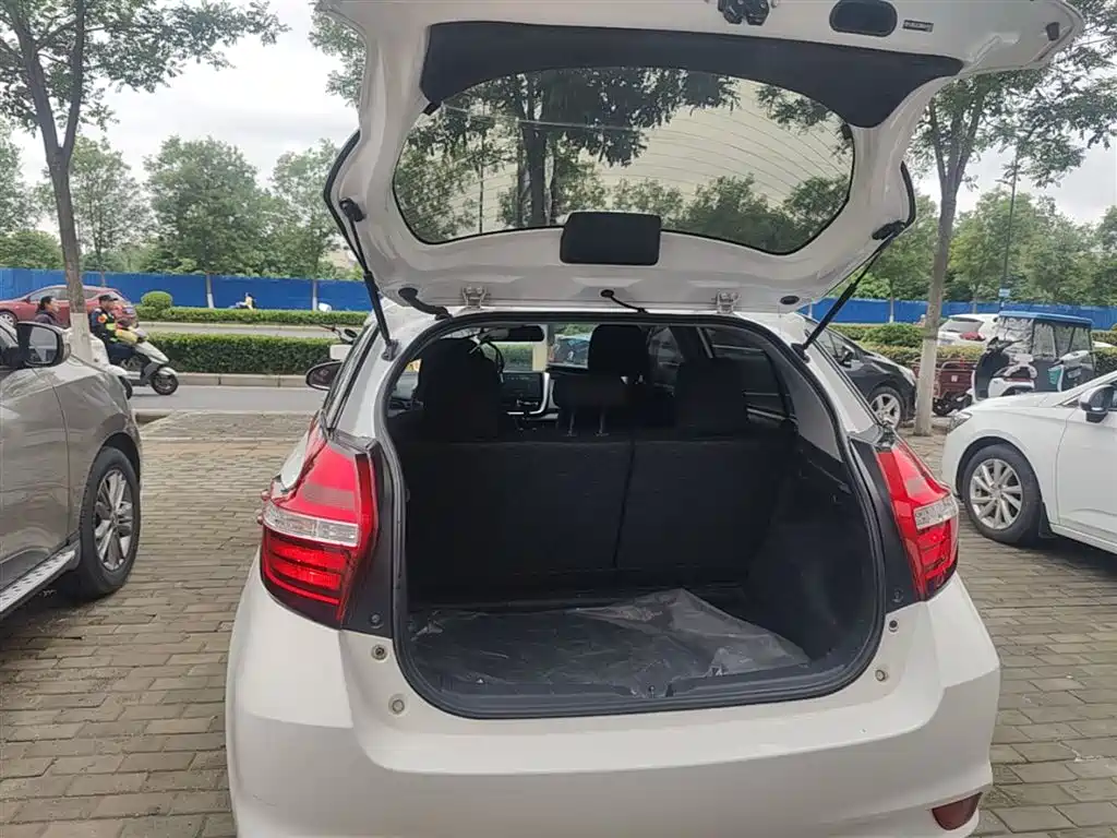 Toyota Yaris L 2019 — фото 19