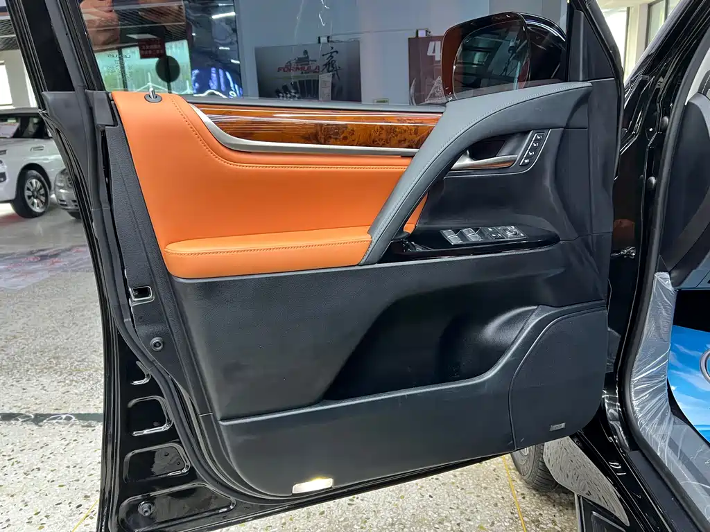 Lexus LX 2020 — фото 15