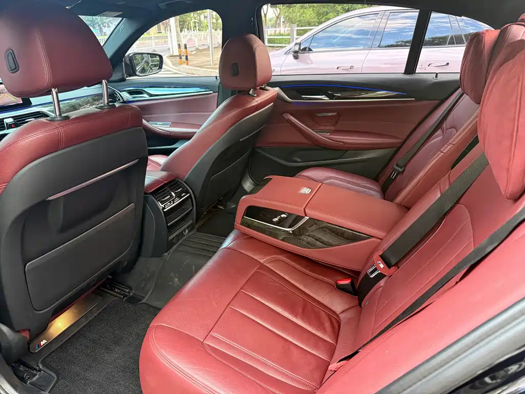 BMW 5 Series 2019 — фото 15