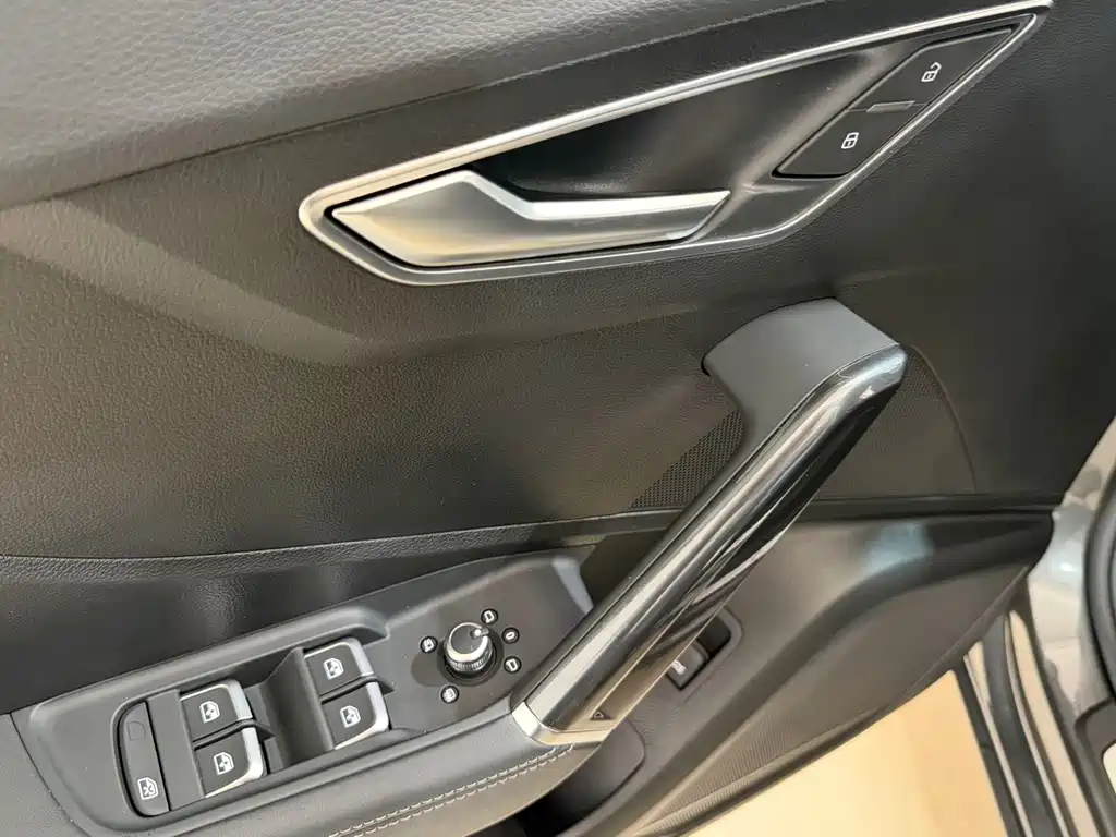 Audi Q2L 2023 — фото 15