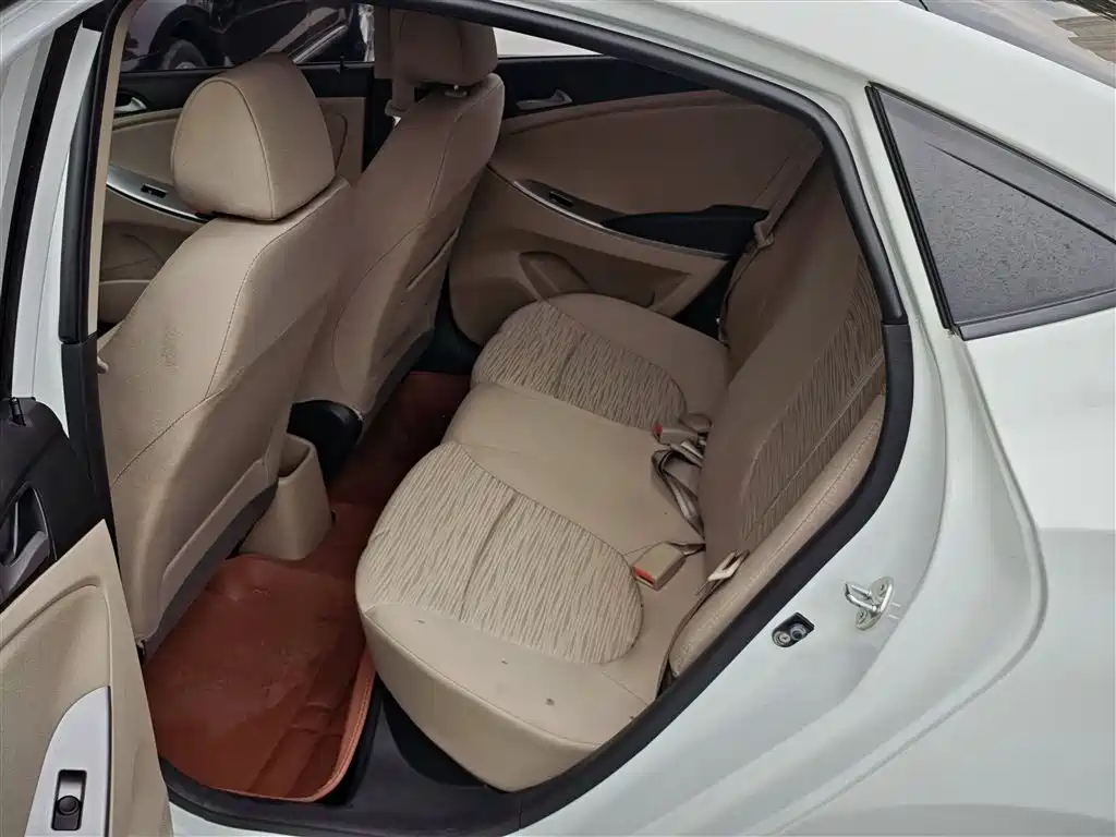 Hyundai Verna 2015 — фото 14
