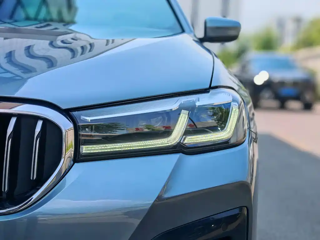 BMW 5 Series 2021 — фото 10