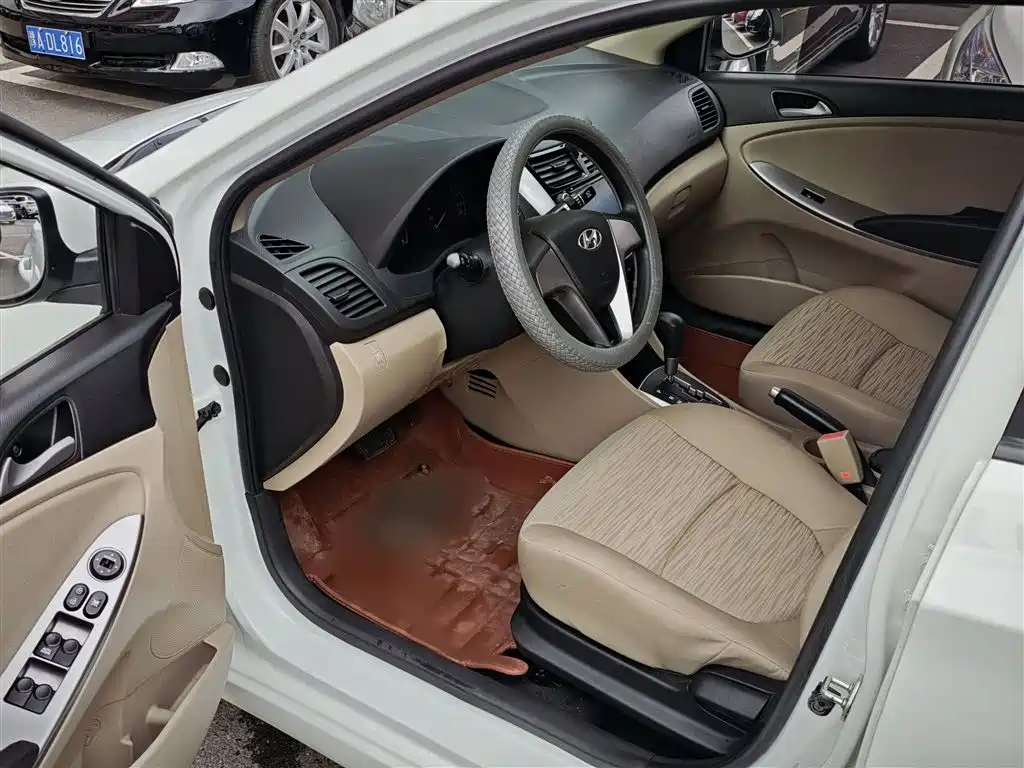 Hyundai Verna 2015 — фото 13