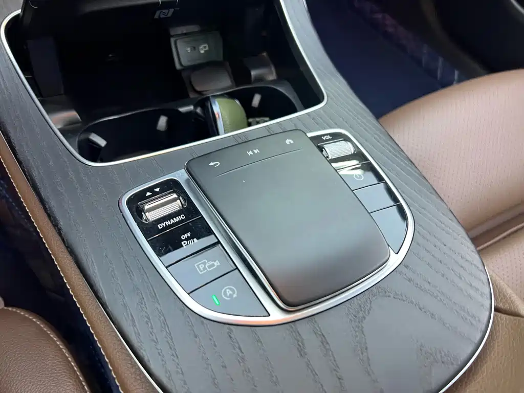 Mercedes-Benz E-Class 2022 — фото 10