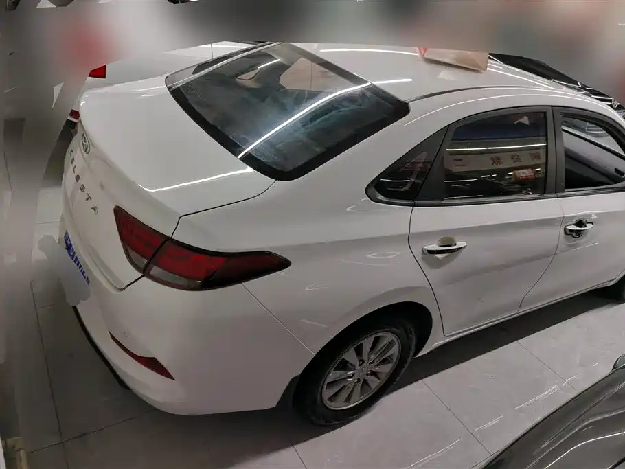 Hyundai Elantra 2018 — фото 3
