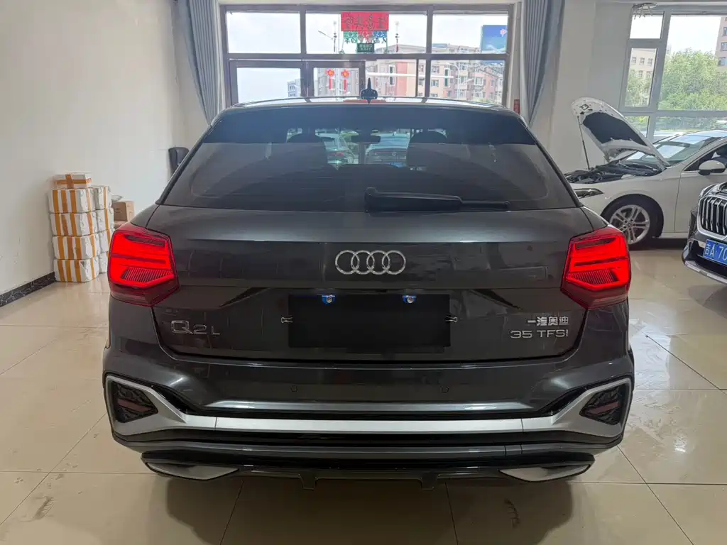 Audi Q2L 2023