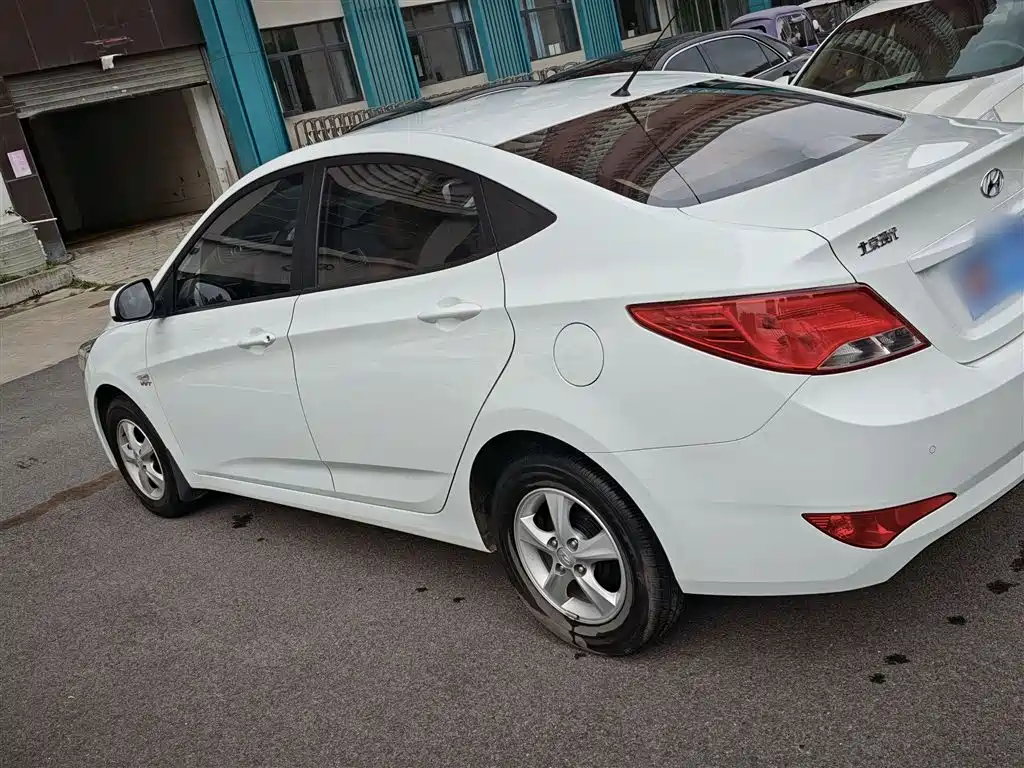 Hyundai Verna 2015 — фото 6