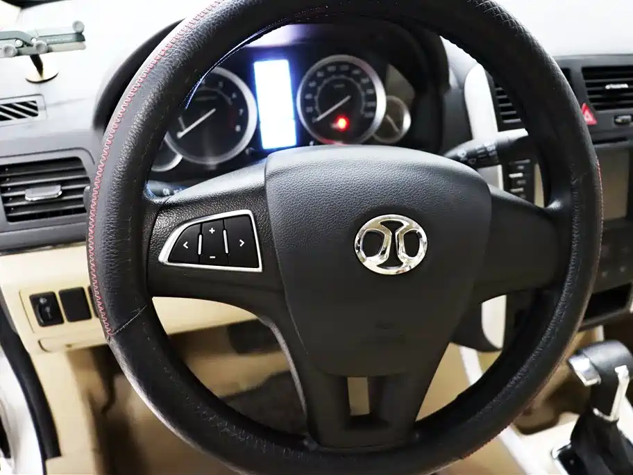 BAIC Motor E Series 2014 — фото 12