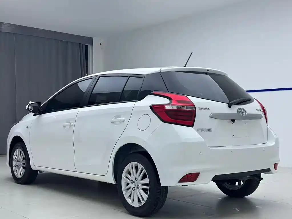 Toyota Yaris L 2022 — фото 4