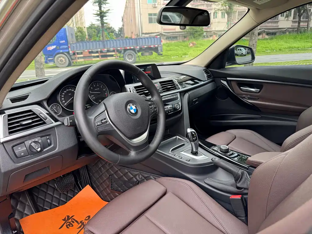 BMW 3 Series 2018 — фото 8