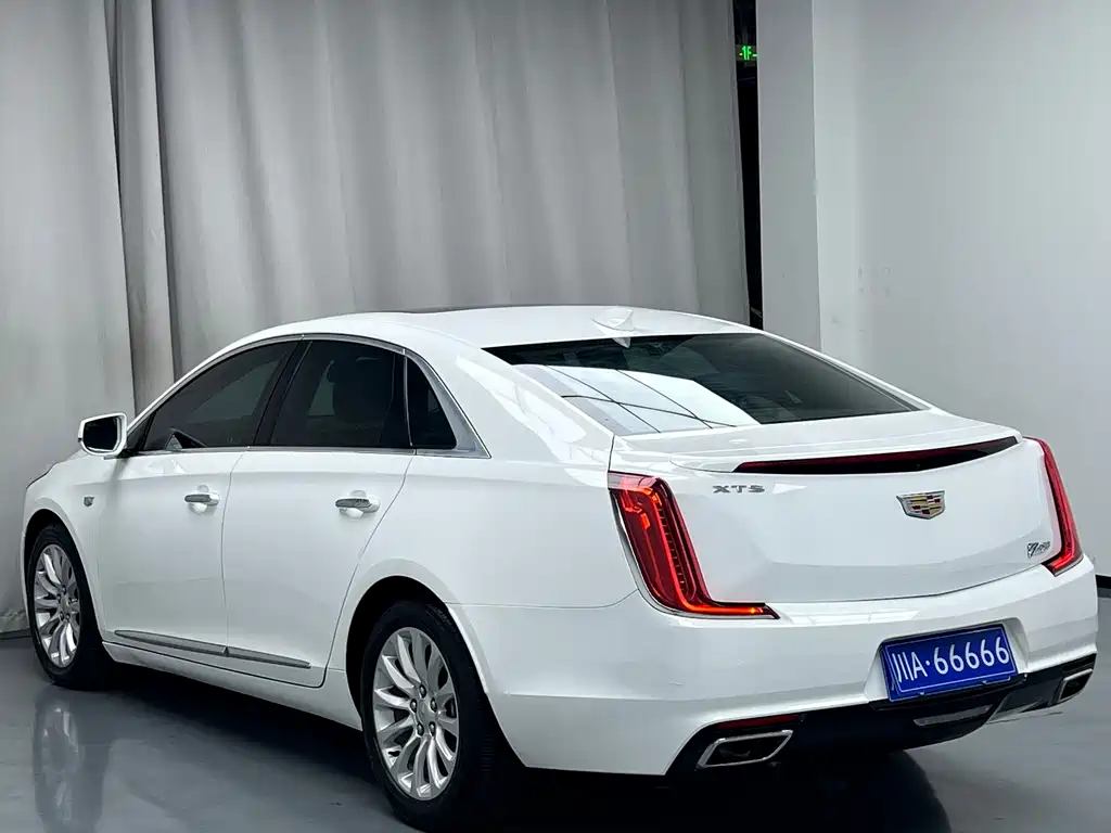 Cadillac XTS 2018 — фото 14