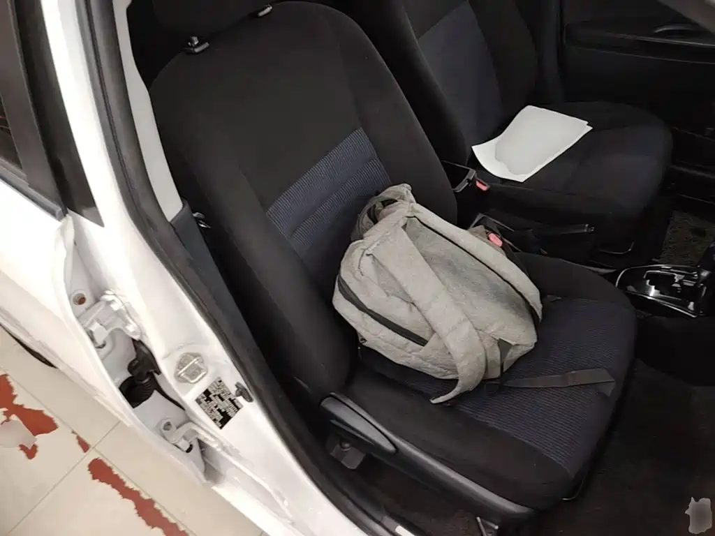 Toyota Yaris L 2017 — фото 25