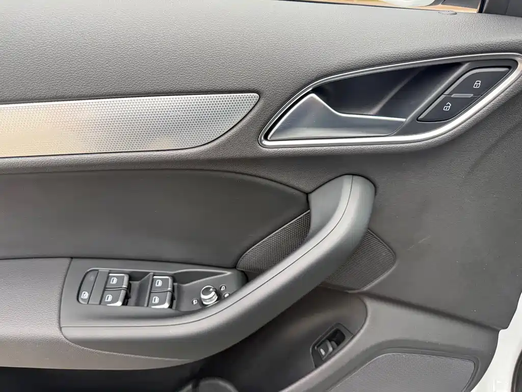 Audi Q3 2017 — фото 18